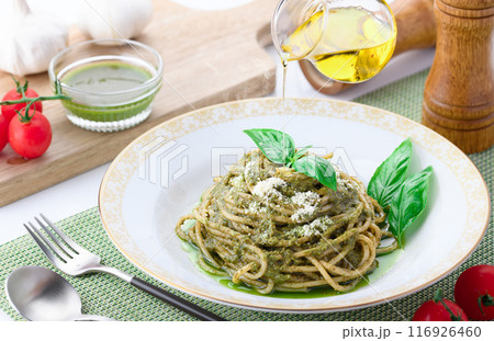 ジェノベーゼ バジルを使った鮮やかなグリーンのパスタ ジェノベーゼ バジルを使った鮮やかなグリーンのパスタ 116926460
