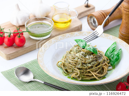 ジェノベーゼ バジルを使った鮮やかなグリーンのパスタ ジェノベーゼ バジルを使った鮮やかなグリーンのパスタ 116926472