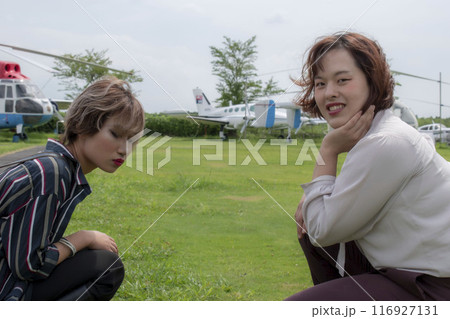 仲良しな女の子たち 116927131