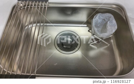 ピカピカの流し　shiny sink 116928127