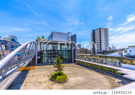 日本の相模原都市景観　7月。JR横浜線　淵野辺駅や駅前の桜美林大学などを望む＝7月21日　 116930134
