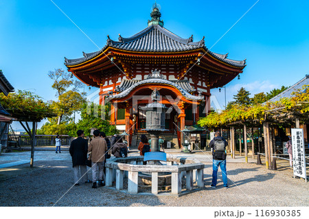 【奈良県】綺麗な青空が広がる興福寺の南円堂 116930385