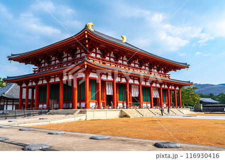 【奈良県】鮮やかな朱色が綺麗な興福寺の中金堂 116930416