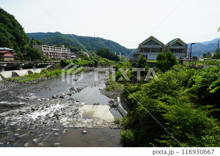 静岡県駿東郡小山町のJR御殿場線駿河小山駅周辺の鮎沢川の風景 116930667