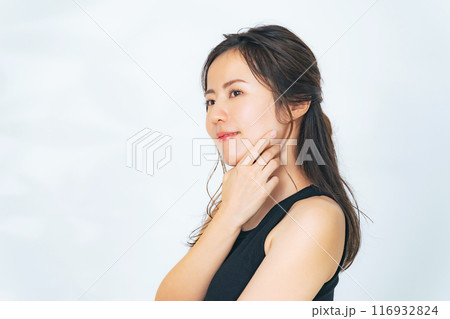 女性の美容イメージ　スキンケア　コスメ 116932824