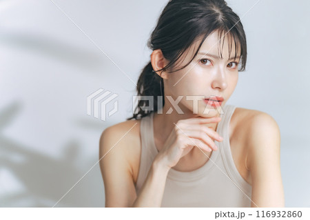 ナチュラルメイクの女性の美容イメージ 116932860