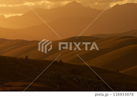 Sunset Panorama of Gran Sasso Mountains in Abruzzo 116933078