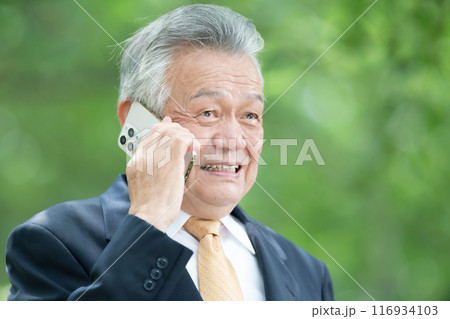 ビジネス　シニア　スマホ　通話 116934103