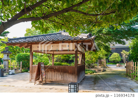 夏の半六庭園、風鈴かざり〈愛知県半田市〉 116934178