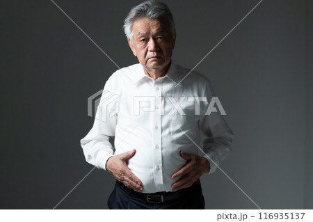 シニア　男性　メタボ　おなか 116935137