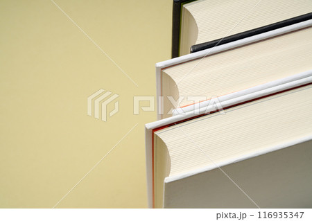 ハードカバーの本 116935347