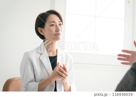 女医　カウンセリング　対面 116936039