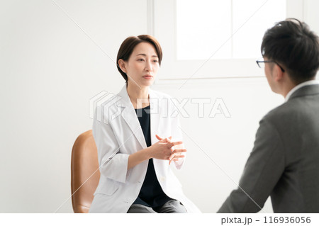 女医　カウンセリング　対面 116936056