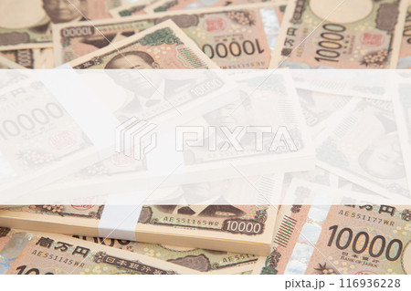 一万円札（新紙幣）とコピースペース 116936228