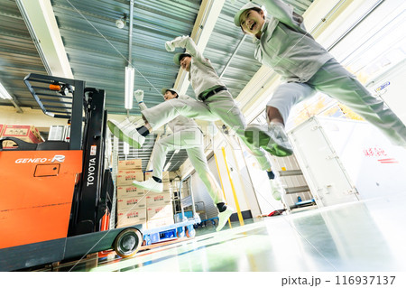 躍動するロジスティクスチーム 116937137