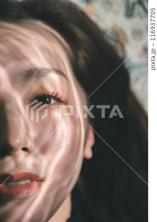 30代女性の肌の水分量 116937705