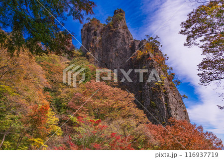 【群馬県】紅葉期の妙義山 石門めぐり 第一石門 【群馬県】紅葉期の妙義山 石門めぐり 第一石門 116937719