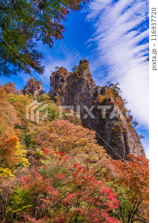 【群馬県】紅葉期の妙義山 石門めぐり 第一石門 【群馬県】紅葉期の妙義山 石門めぐり 第一石門 116937720