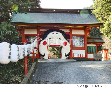 北九州市小倉南区にある蒲生八幡神社楼門の巨大お多福 116937835