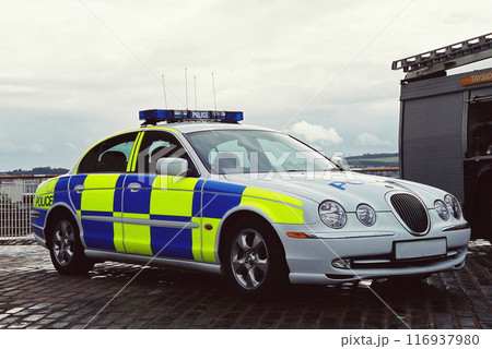 英国の警察車両（セダンタイプ、ネガフィルム・2000年撮影） 116937980