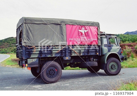 英陸軍の落下傘連隊トラック（スコットランドの山岳地帯、ネガフィルム・2000年撮影） 116937984