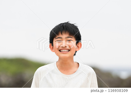 元気な笑顔の男の子 元気な笑顔の男の子 116938109