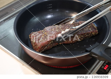 ローストビーフを作る ローストビーフを作る 116938309