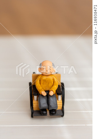 お値下げ‼️創作粘土人形・椅子に座る少女 紙 粘土 女の子