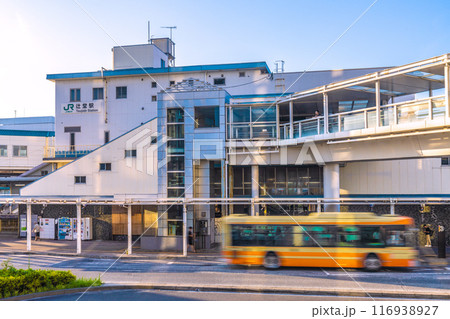 日本の藤沢都市景観　7月。東海道本線　辻堂駅などを望む＝21日 116938927