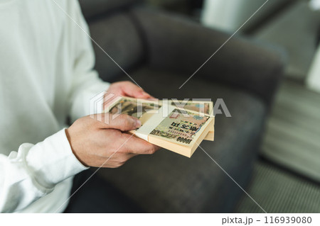 大儲けした男性 大儲けした男性 116939080