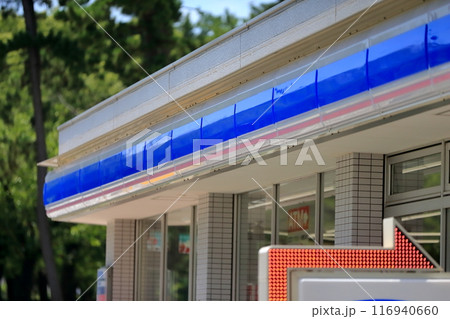 コンビニエンスストア　軒先 116940660