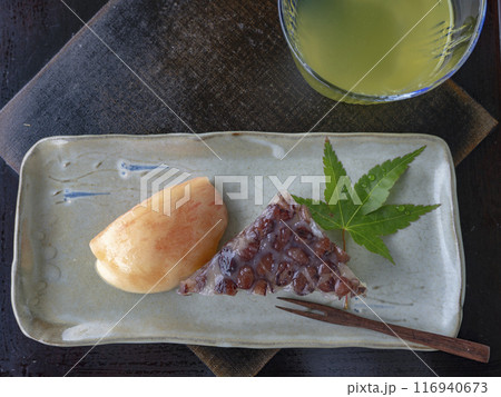 冷茶と和菓子 116940673