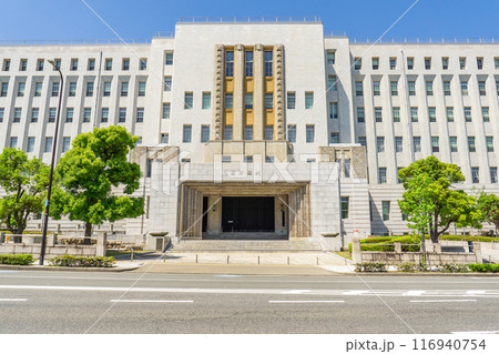 大阪市中央区大手前の大阪府庁舎　本館玄関（近代建築） 116940754