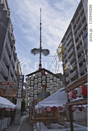 祇園祭　菊水鉾と室町通四条上ルの風景と街並み3 116940886