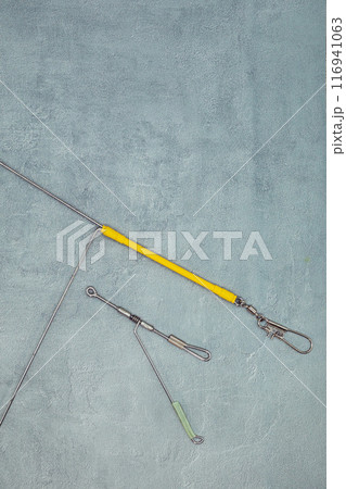 えさ釣り用の大型天秤と小型天秤比較 116941063