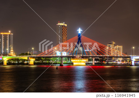 Han River Bridge at night flamboyance on the Han River. 116941945