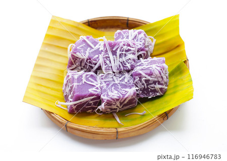 Steam purple sweet potato cake. Thai Desserts. 116946783