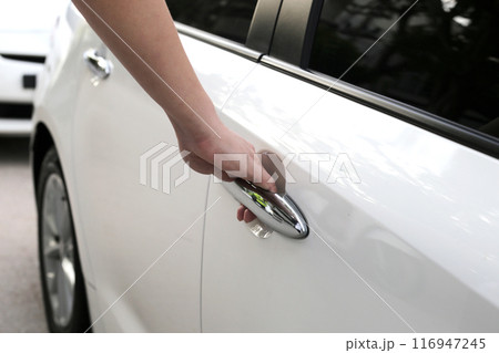 Male hand opening car door 116947245