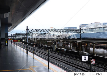 【JR西日本】京都駅の0番のりば(JR京都線・琵琶湖線) 【JR西日本】京都駅の0番のりば(JR京都線・琵琶湖線) 116949218