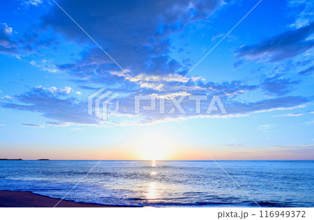 7月下旬の日の出　　茨城県日立市 116949372