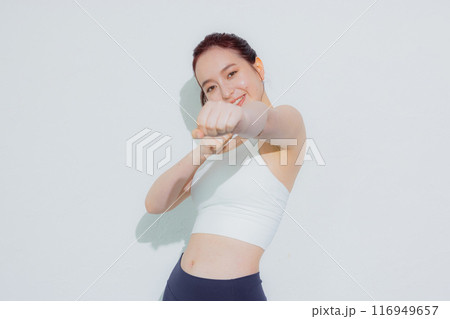 スポーツウェアの女性 116949657