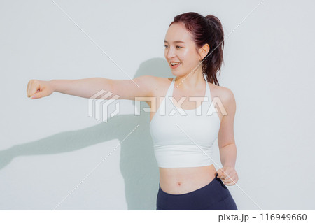 スポーツウェアの女性 116949660