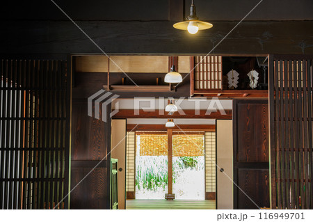 座敷の明り 116949701