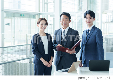 ビジネスパーソン　ポートレート 116949921