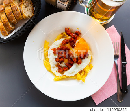 Top view of broken eggs with chistorra 116950835