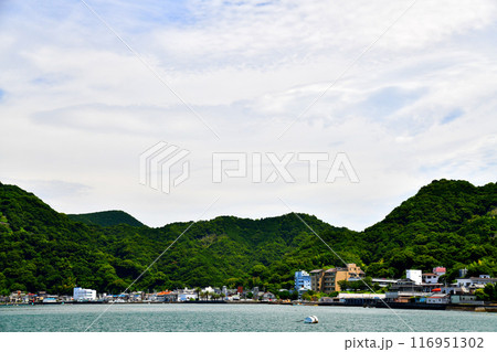 三津浜海水浴場、三津浜温泉周辺を望む(静岡県沼津市)【2024.7】 三津浜海水浴場、三津浜温泉周辺を望む(静岡県沼津市)【2024.7】 116951302