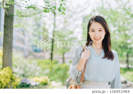 カジュアルなビジネスウーマン カジュアルなビジネスウーマン 116951464