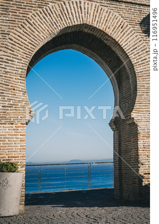 モロッコの港町タンジェからのジブラルタル海峡 116951496