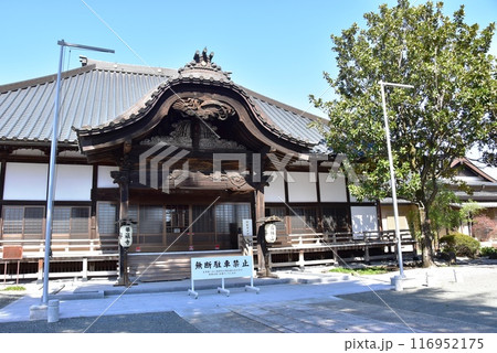 伊勢崎市 華蔵寺本堂と青空 伊勢崎市 華蔵寺本堂と青空 116952175