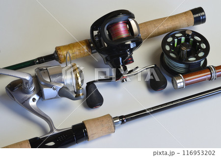 白い背景の釣り道具 116953202